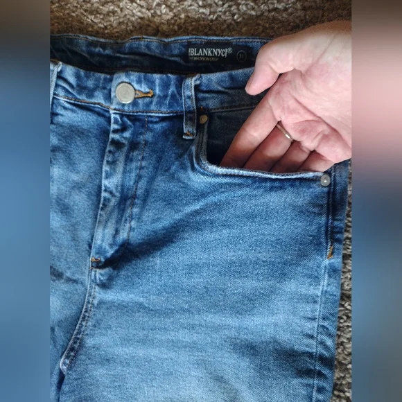 Blank NYC Distressed Ripped Ankle Jeans Size 31 - Picture 4 of 8